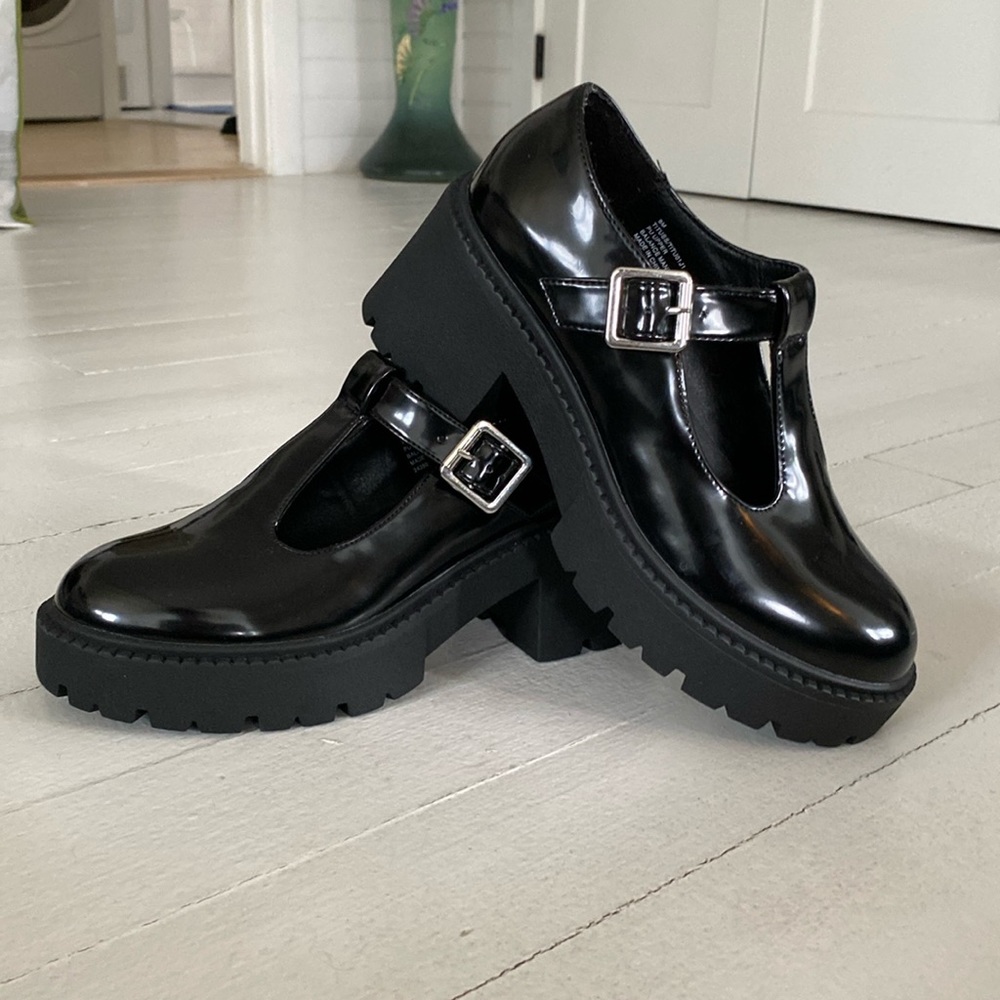 Madden girl, lug sole/platform Mary Jane’s !